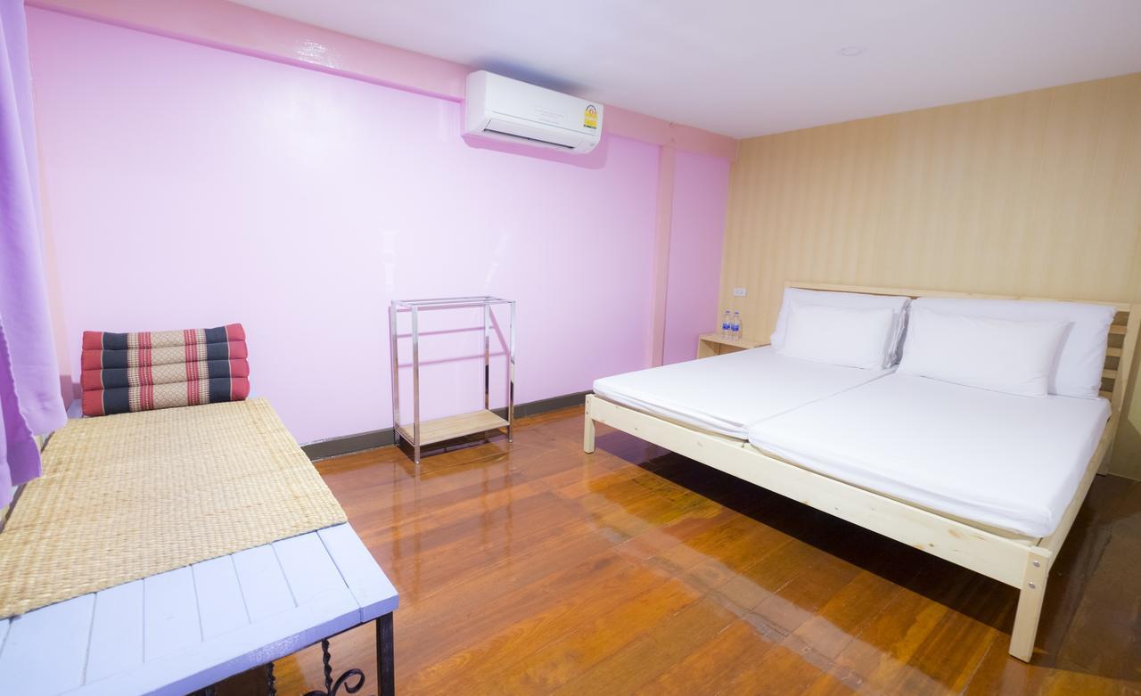 Check-In My Hostel Bangkok Exteriör bild