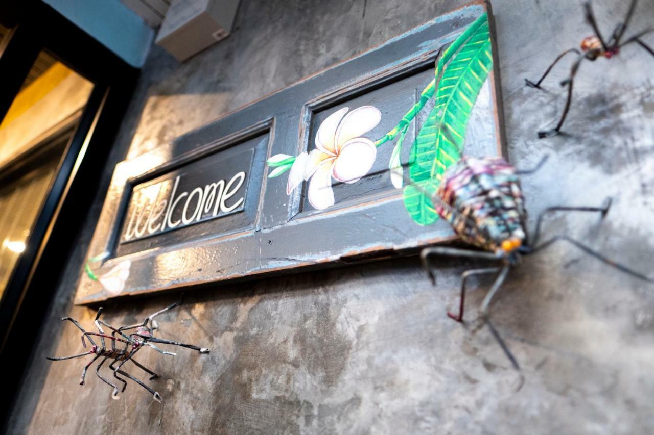 Check-In My Hostel Bangkok Exteriör bild