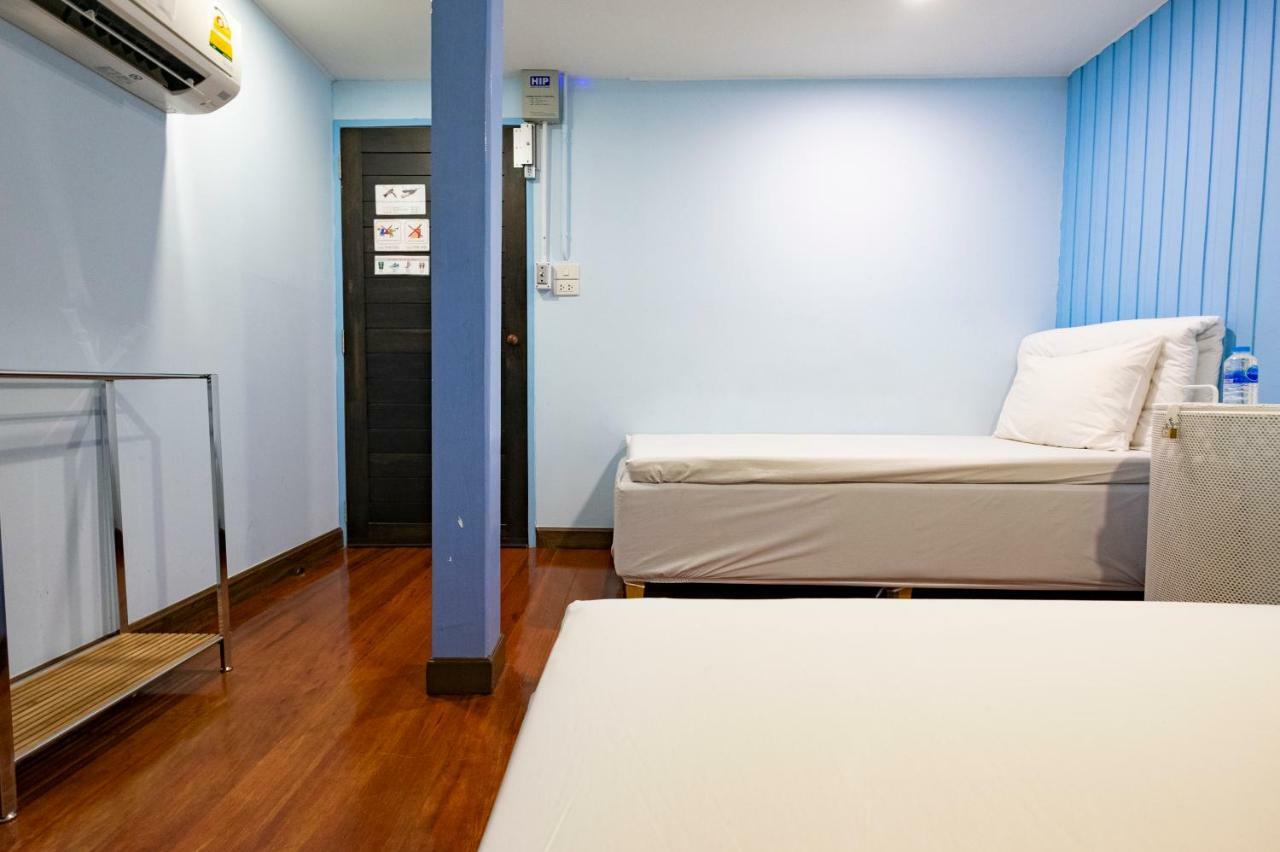 Check-In My Hostel Bangkok Exteriör bild
