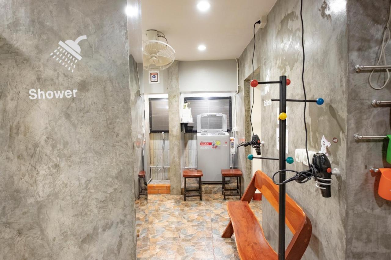 Check-In My Hostel Bangkok Exteriör bild